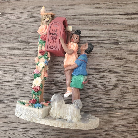 Vintage '97 Treasures of the Heart Figurine - Picture 11 of 13